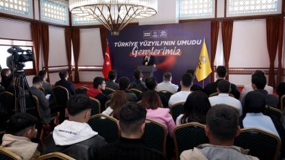 Konya'da Başkan Altay gençlerle buluştu