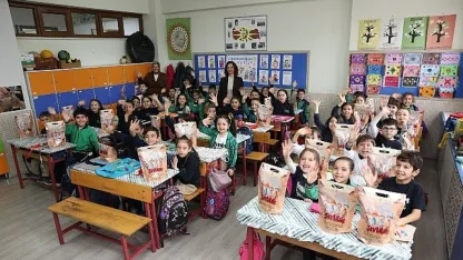 Başkan Altay 31 İlçedeki 220 Bin Çocuğa Şivlilik Mutluluğu Yaşattı