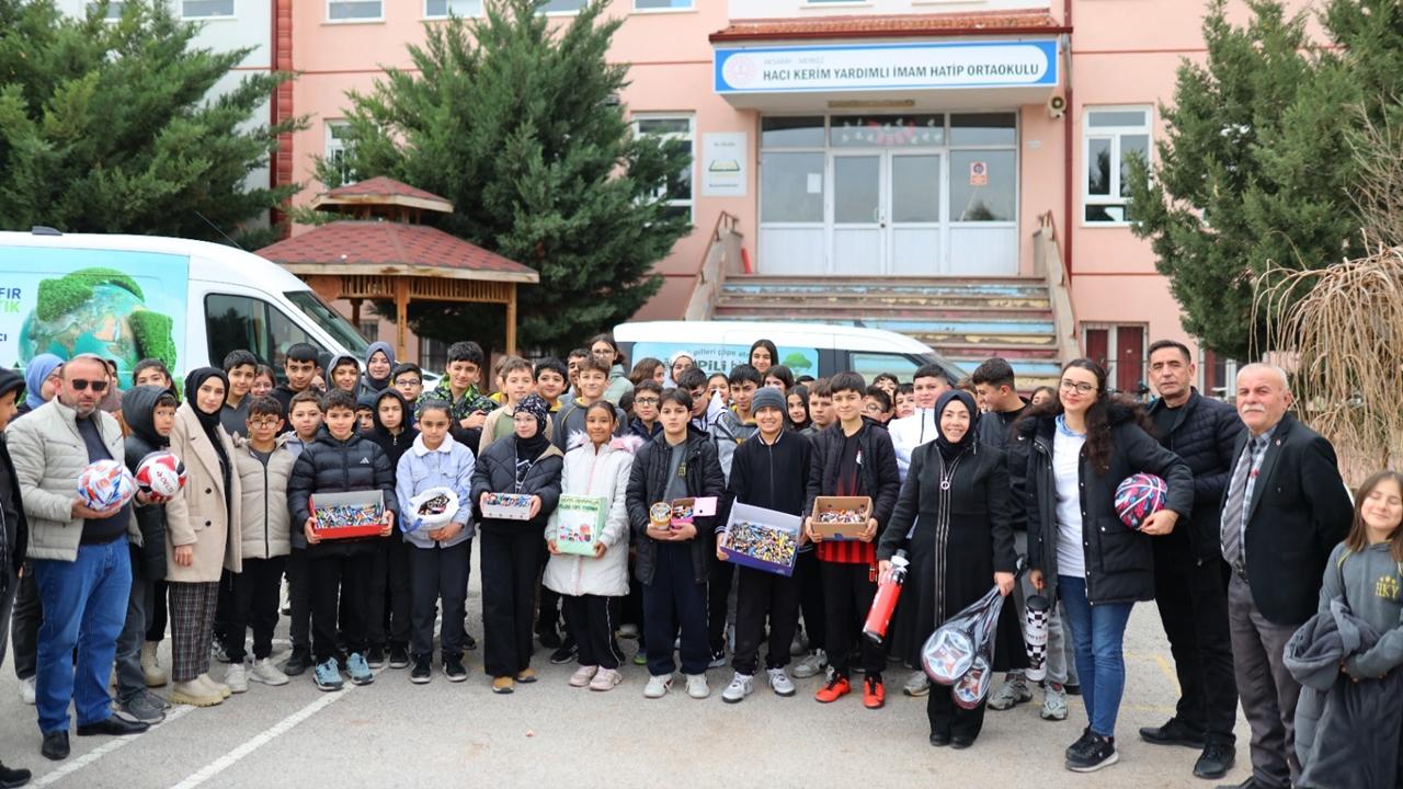 Aksaray’da Çevre Bilinci Rekor Kırdı! 1800 Atık Pil, Temiz Bir Gelecek İçin Toplandı