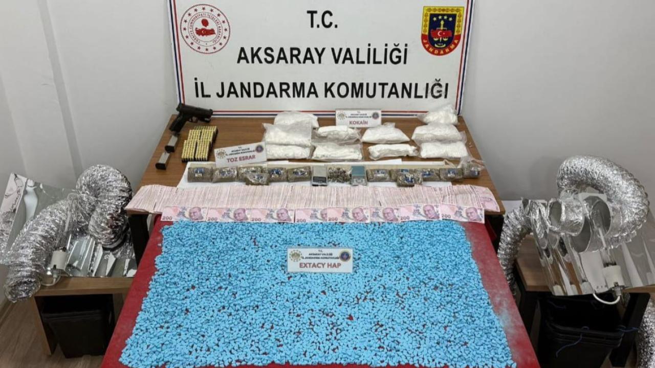 Aksaray’da Jandarmadan Uyuşturucu Tacirlerine Darbe: 2 Şüpheli Tutuklandı
