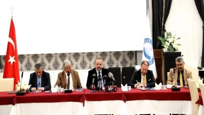 ASÜ Rektörü Arıbaş basın mensuplarıyla istişare toplantısında bir araya geldi