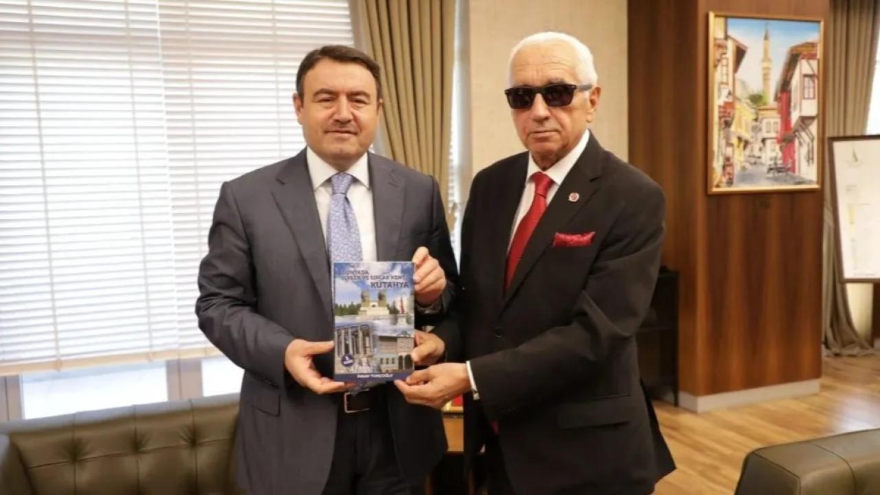 KÜTAHYA’NIN DUAYEN GAZETECİSİNE 2025 MESLEK ONUR ÖDÜLÜ