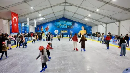 Nevşehir'de buz pateni pisti açıldı