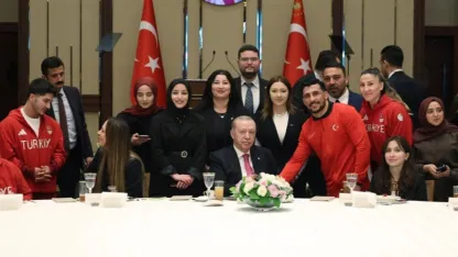Erdoğan'dan gençliğe güven: Türkiye'yi sizlerle bugünlere getirdik