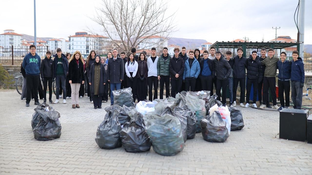 Aksaray Somuncu Baba Lisesi Öğrencilerinden Geri Dönüşüme Katkı