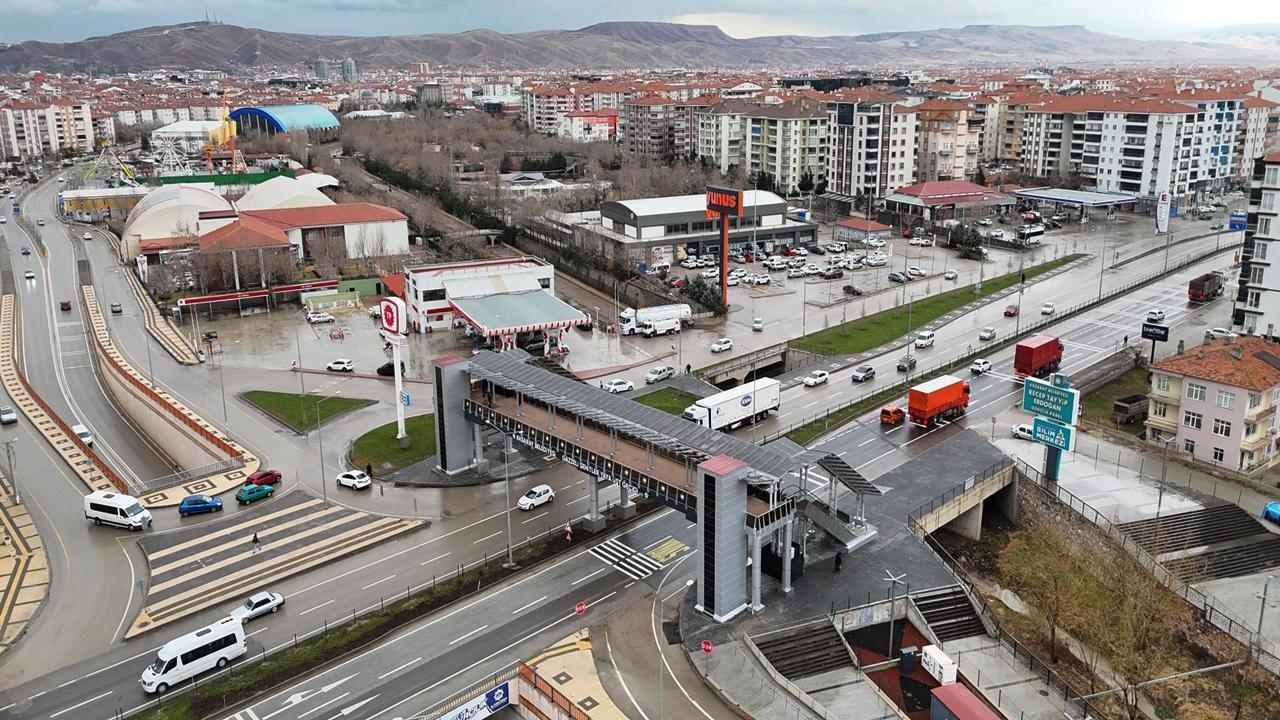 Gazzeli Şehitler Yaya Üst Geçidi Tacin Mahallesi E-90 Kavşağı’nda Hizmete Sunuldu