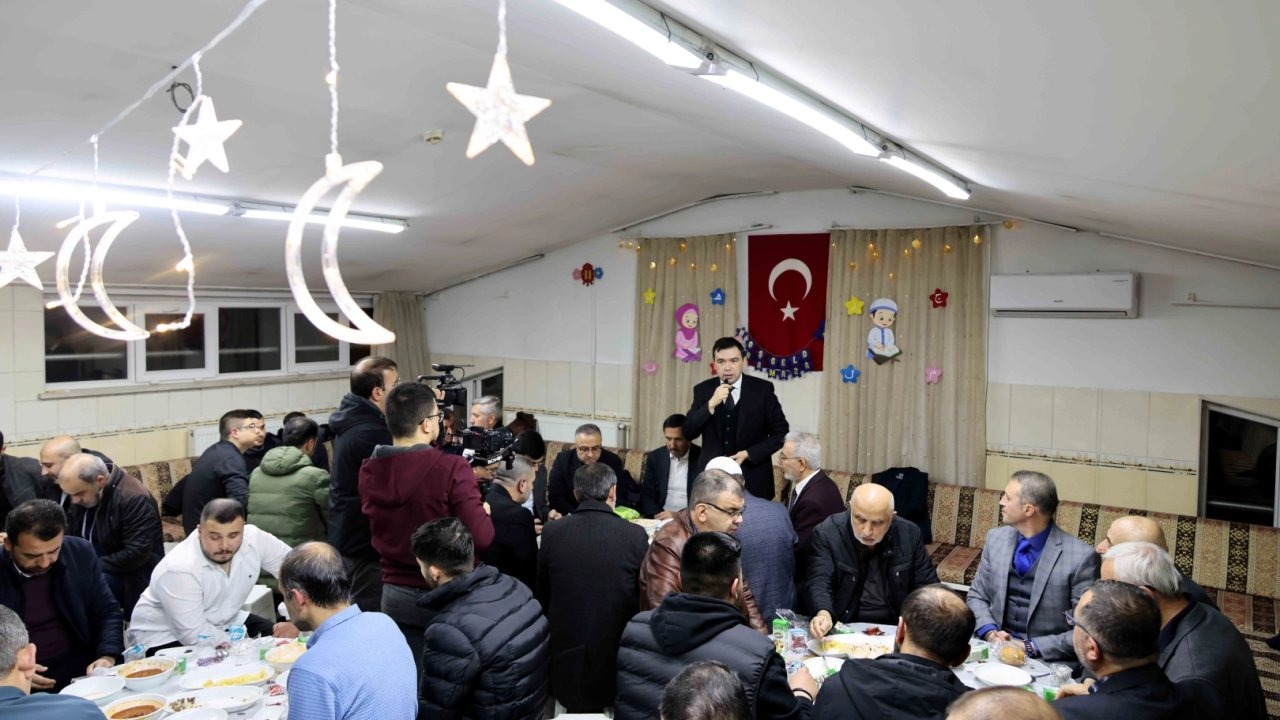 Konya'da Başkan Kılca iftar ve teravihte vatandaşlarla buluştu