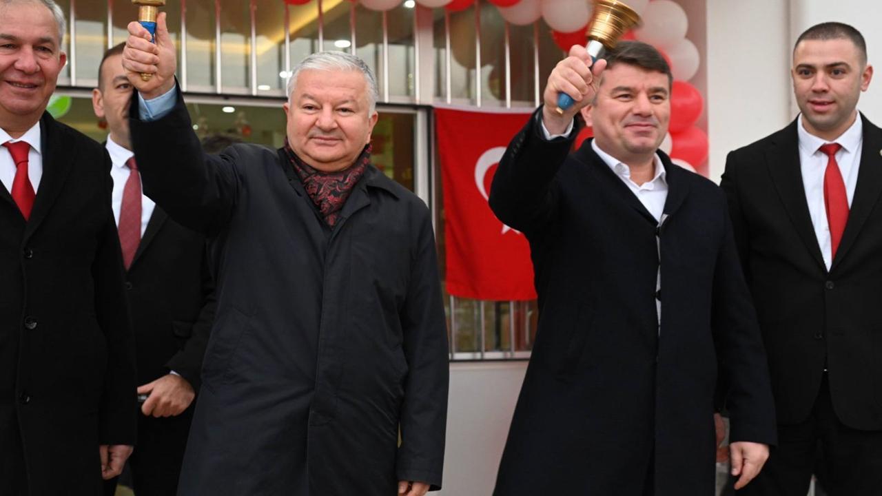 Vali Murat Duru Ve Belediye Başkanı Dr. Evren Dinçer İlk Ders Zilini Birlikte Çaldı