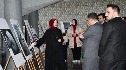 Aksaray Üniversitesi’nde “Bir Nar Bin  Parça” Kolaj Sergisi açıldı