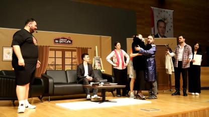 Aksaray Üniversitesi’nin 20. Yılında Tiyatro Rüzgârı: "Ordan Bi Şeyler" Sahne Aldı