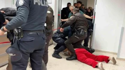 Aksaray’da Kanlı Baskın: Önce Sevgiliyi Bıçakladı, Sonra Polise Tokat Attı!