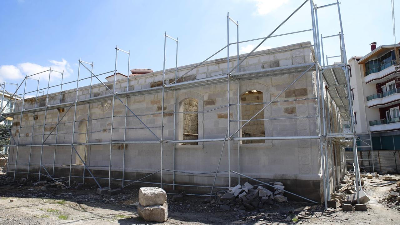 Aksaray'da Kültür Konağı Aslına Uygun Olarak Yükseliyor