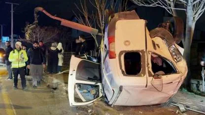 Aksaray’da Takla Atan Araç Karşı Şeride Geçti: 2 Ağır Yaralı