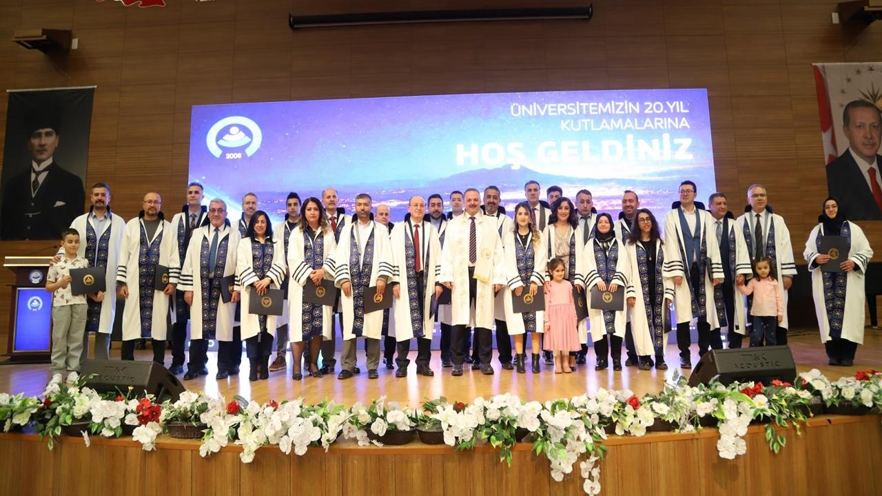 ASÜ’nün 20. Yılında Akademik Şölen: 102 Yeni Ünvan, 102 Yeni Heyecan