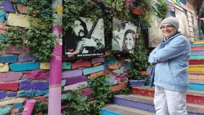 BALAT'IN DUVARLARI KONUŞUYOR: TARİHİ SEMTTE GELENEKSEL DEĞERLER GRAFİTİYLE YAŞATILIYOR