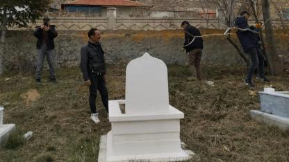 YANYURT MUHTARINDAN MEZARLIKTA BAYRAM TEMİZLİĞİ!