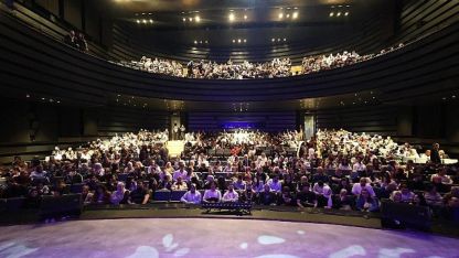 Konya Şehir Tiyatrosu "Kafesten Bir Kuş Uçtu" Adlı Tiyatro Oyununu İlk Kez Sahneledi