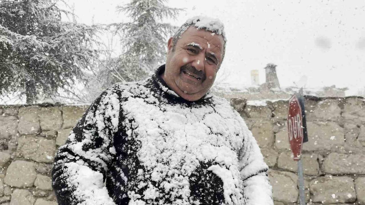 Aksaray'ın Güzelyurt ilçesinde Nisan ayında kar yağışı