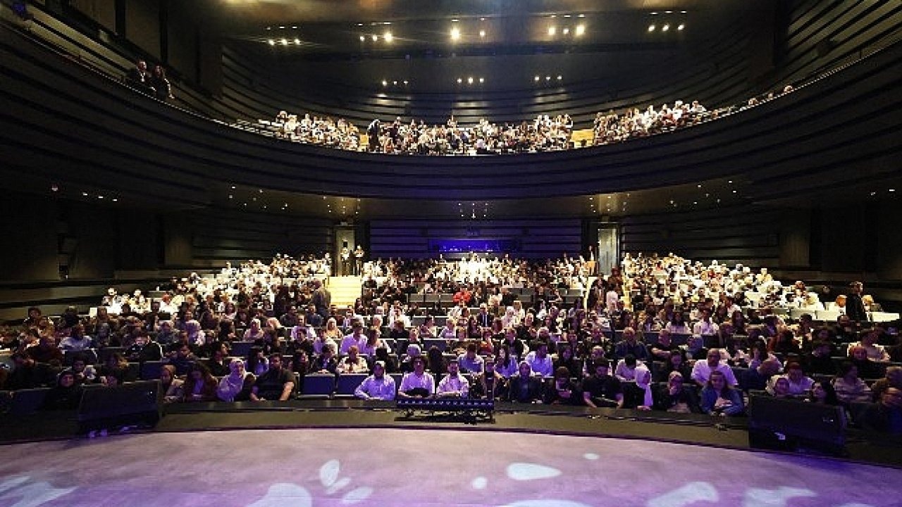Konya Şehir Tiyatrosu "Kafesten Bir Kuş Uçtu" Adlı Tiyatro Oyununu İlk Kez Sahneledi