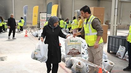 Konya Büyükşehir “Balkonlar Bostan Olsun" Projesinde Bostan Setlerinin Dağıtımına Başladı