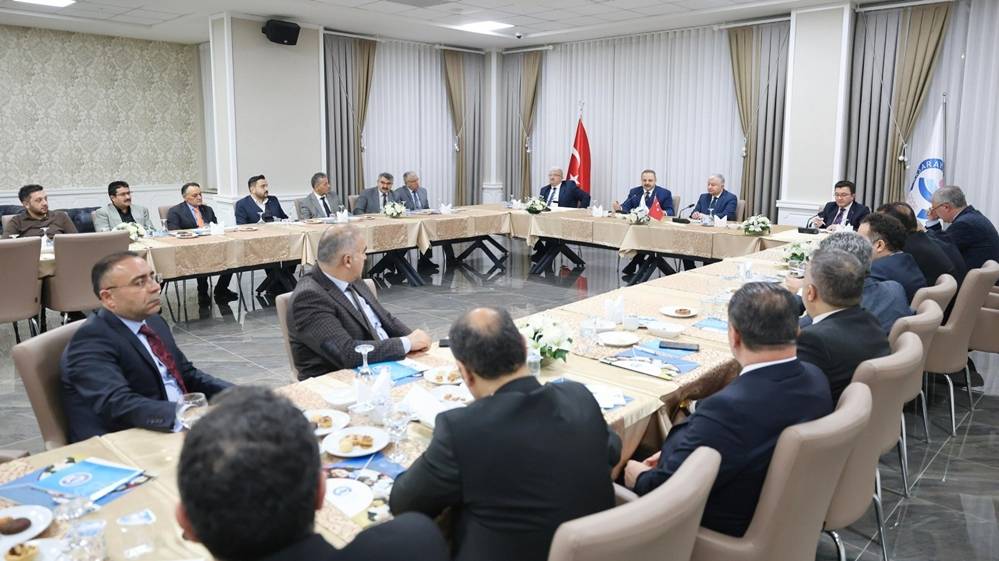 Vali Duru: Eğitim, toplumun ortak sorumluluğudur