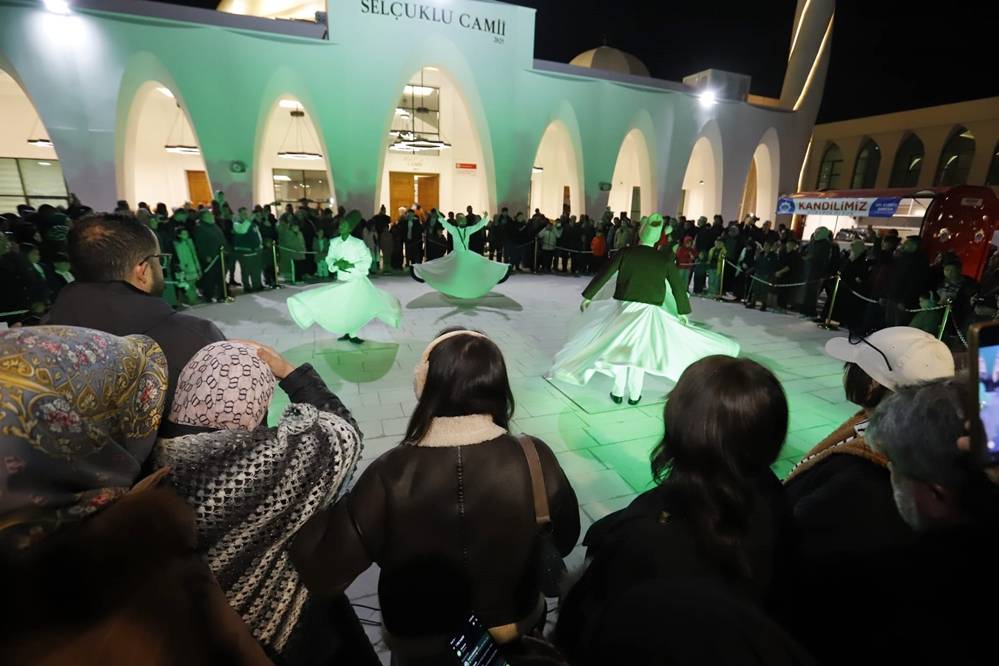 Aksaray’da Kadir Gecesi Selçuklu Külliyesi’nde Manevi Coşkuyla İdrak Edildi